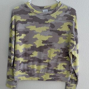 Patterned Crewneck Sweatshirt - Yellow and Gray Camo